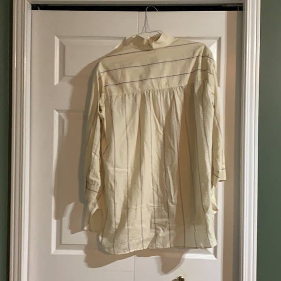 Oversized high collard button down dress shirt. - Picture 4 of 4